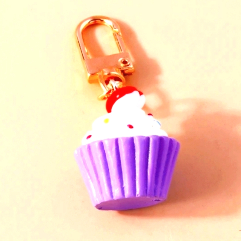 NEW🧁Purple💜 Cupcake🧁and Metal Charm Keychain/Purse Charm🧁